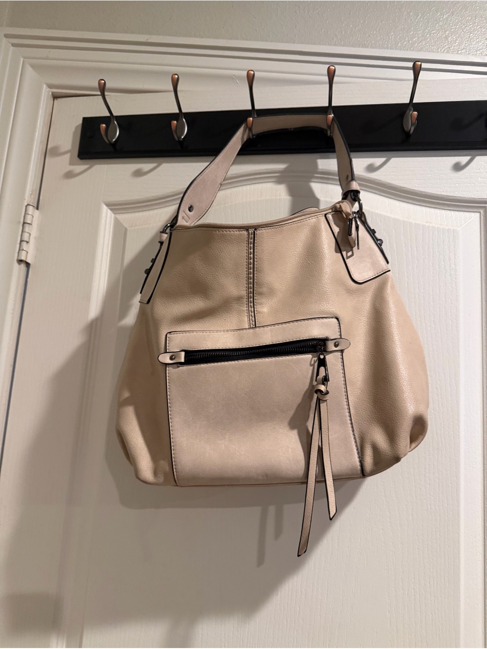 Realer!Cream Pebbled Leather Shoulder Bag with Front Zip Pocket